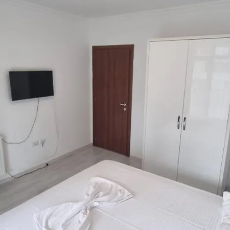 Apartament 3 camere vedere lac Cazino Mamaia *